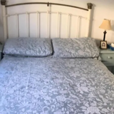 Coastal Hideaway - Sleeps 4 & Free Parking